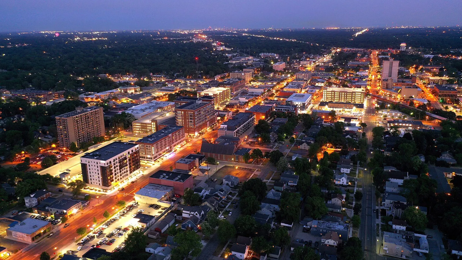 Downtown Royal Oak, MI with shops, restaurants, and pedestrians along Main Street near Woodward Avenue
