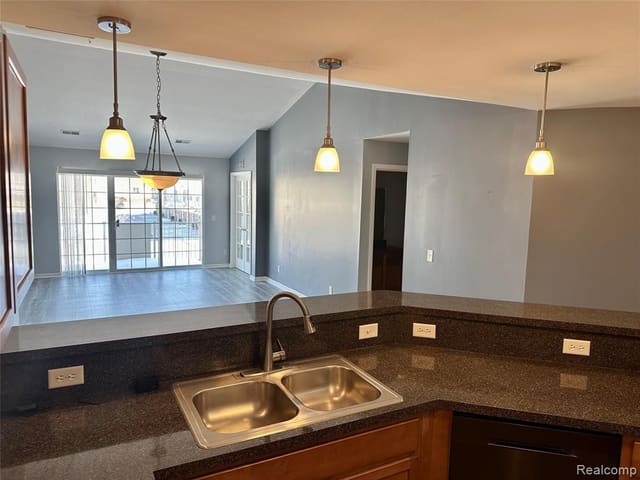 Kitchen island and breakfast bar with seating