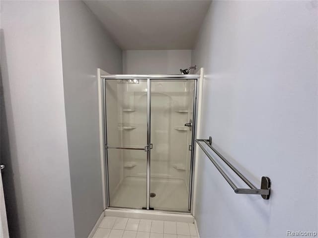 Walk-in glass shower