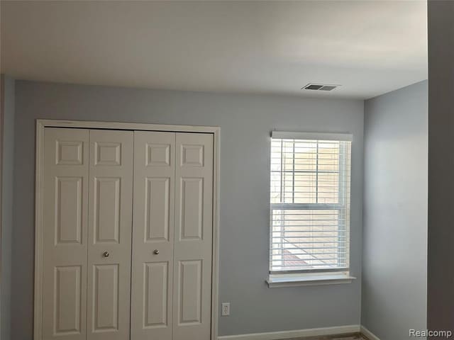 Versatile library or home-office space